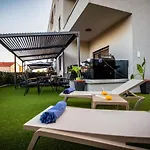 아파트 My Adriatic Place With Private Garden And Garage *