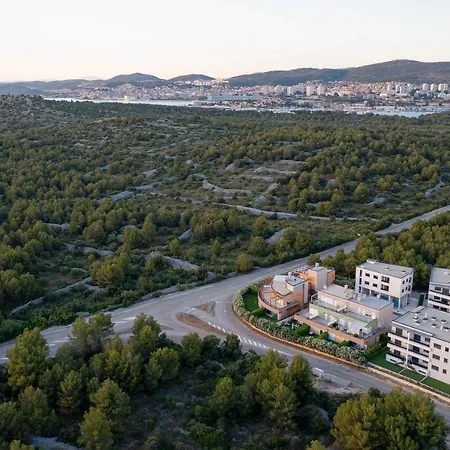 My Adriatic Place With Private Garden And Garage Apartmán