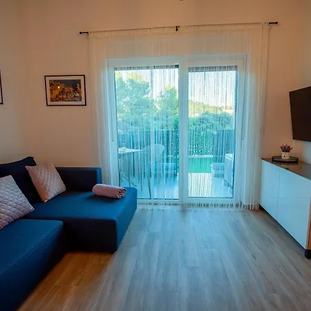 My Adriatic Place With Private Garden And Garage