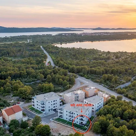 Appartement My Adriatic Place With Private Garden And Garage Šibenik
