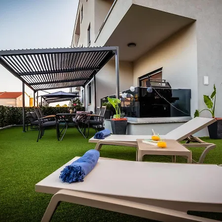 Apartamento My Adriatic Place With Private Garden And Garage *