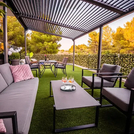 My Adriatic Place With Private Garden And Garage Šibenik