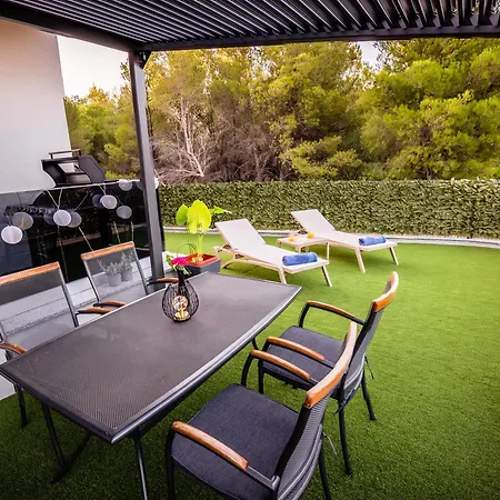 My Adriatic Place With Private Garden And Garage