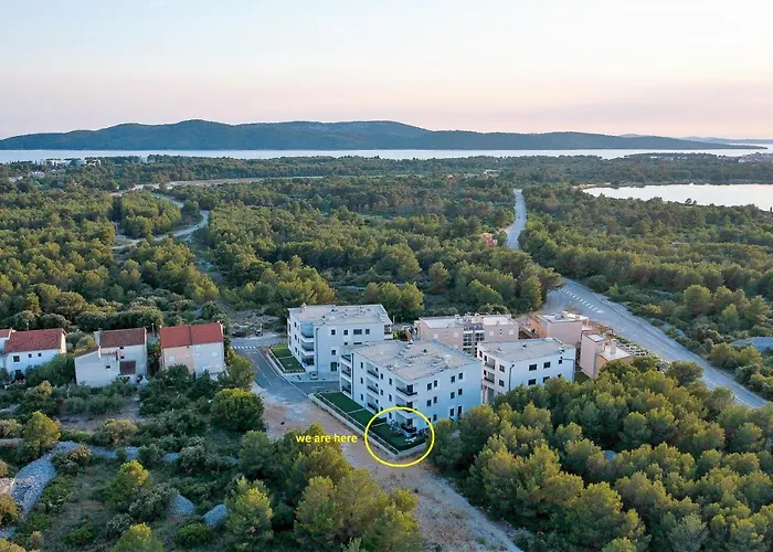 My Adriatic Place With Private Garden And Garage Апартаменты Шибеник