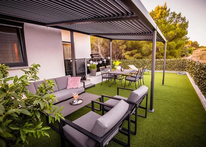 My Adriatic Place With Private Garden And Garage Appartement