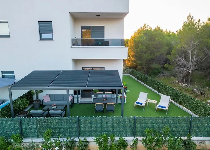 My Adriatic Place With Private Garden And Garage Appartement *