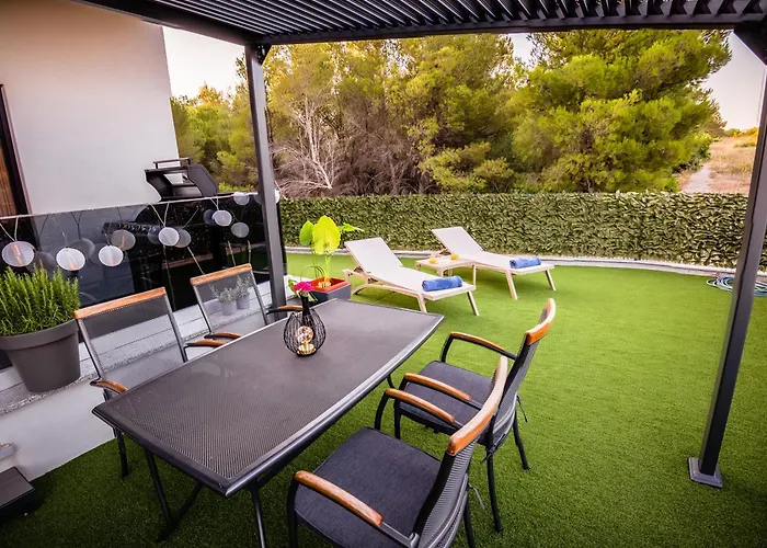 My Adriatic Place With Private Garden And Garage